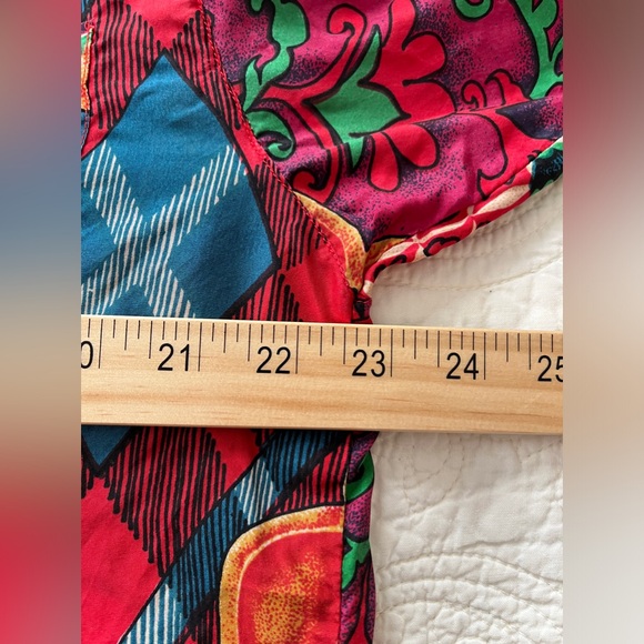 100% Silk. Short sleeve Shirt. Stunt Collections - Picture 5 of 6